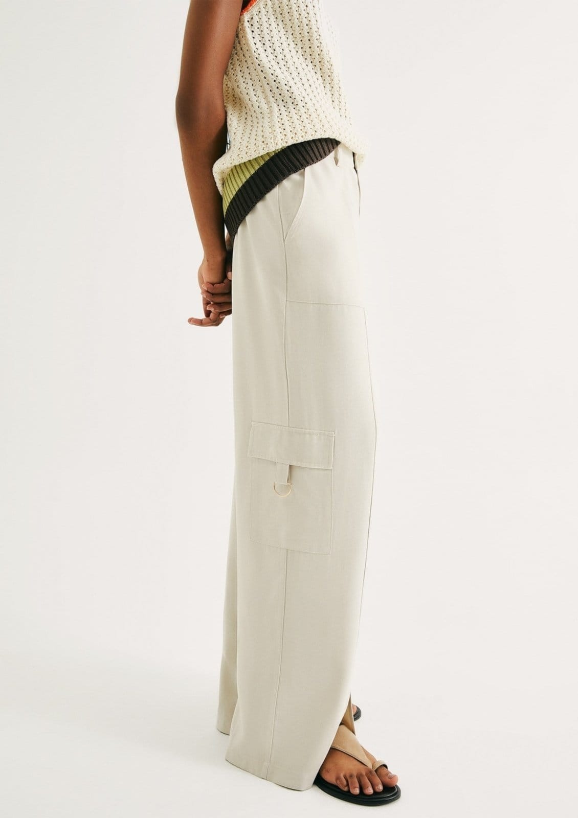 Vista 2 Calça Feminina Cargo Em Peach Touch Hering bege