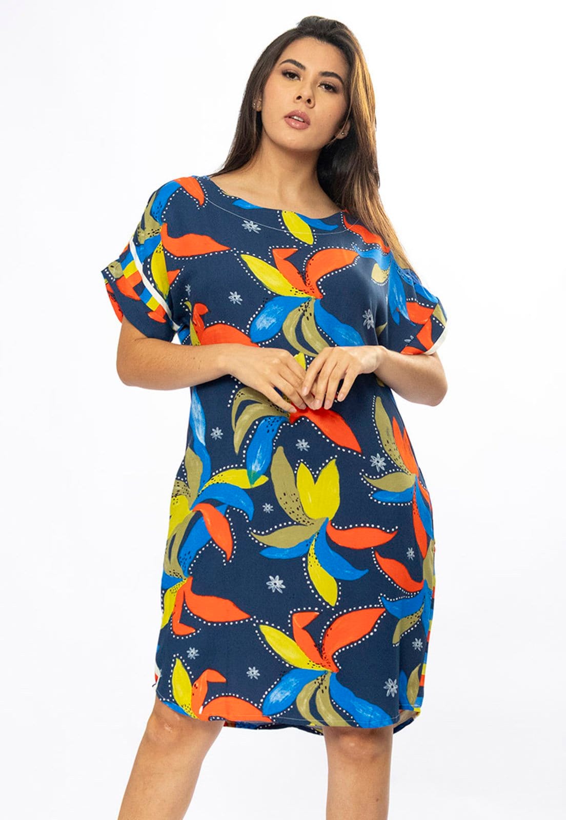 Vista 2 Vestido Curto Cabanafree Viscose com Bolso Estampa Maré Vibrante Cabanafree amarelo/estampado/laranja/verde