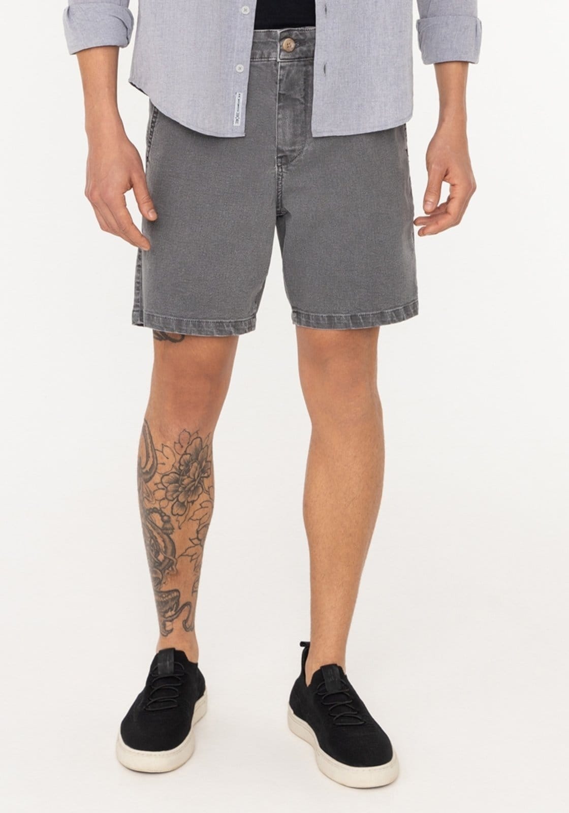 Shorts Reto Masculino Em Sarja Com Tingimento Cationizado