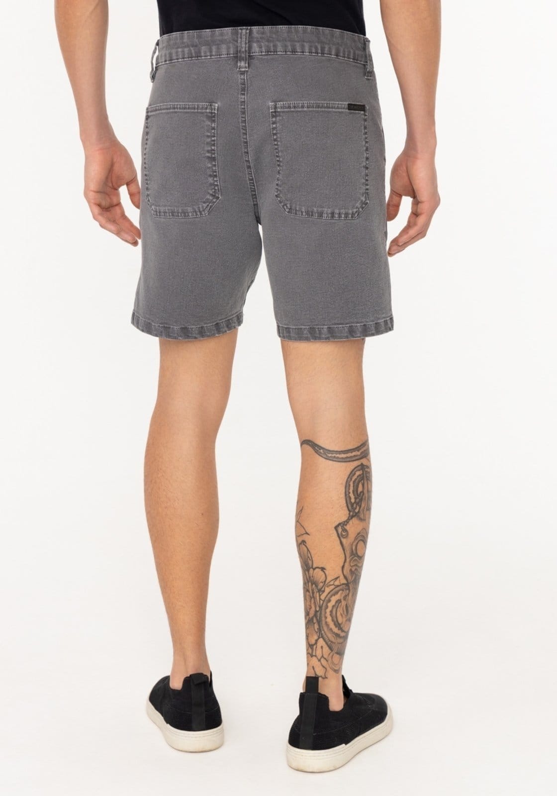 Vista 2 Shorts Reto Masculino Em Sarja Com Tingimento Cationizado Hangar 33 cinza