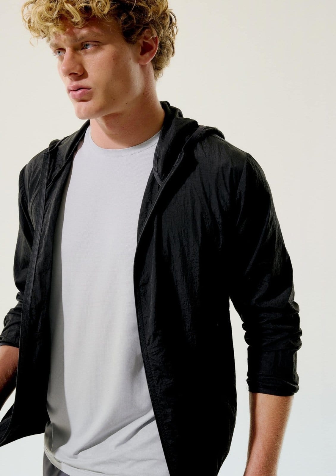 Jaqueta Esportiva Masculina Corta Vento Com Capuz