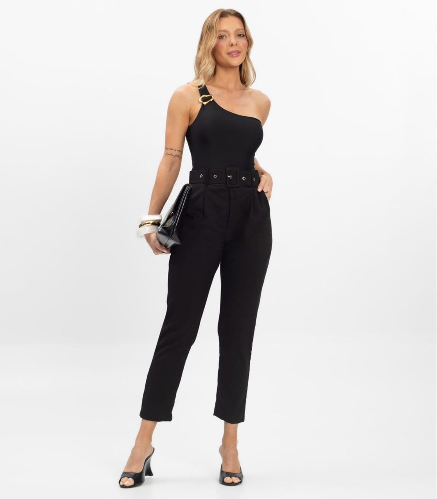 Vista 2 Calça Cenoura Feminina Com Cinto Dianna Dianna preto