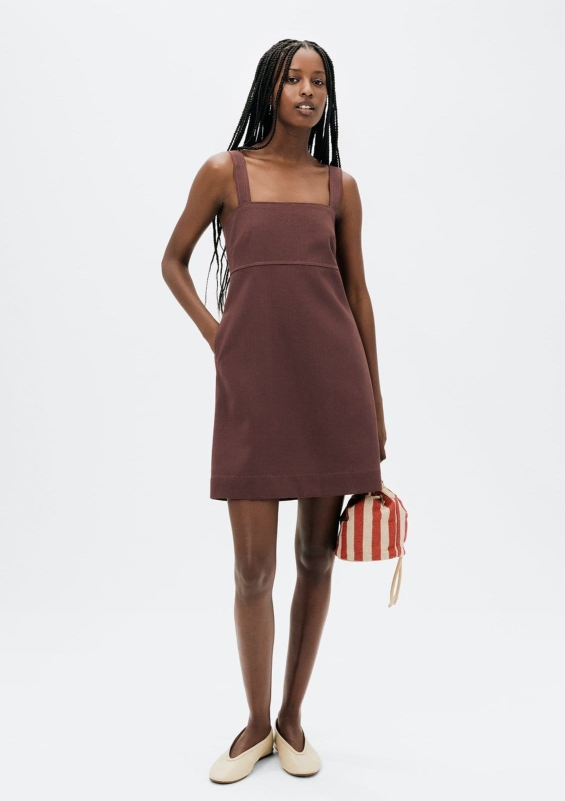 Vestido Curto Decote Quadrado