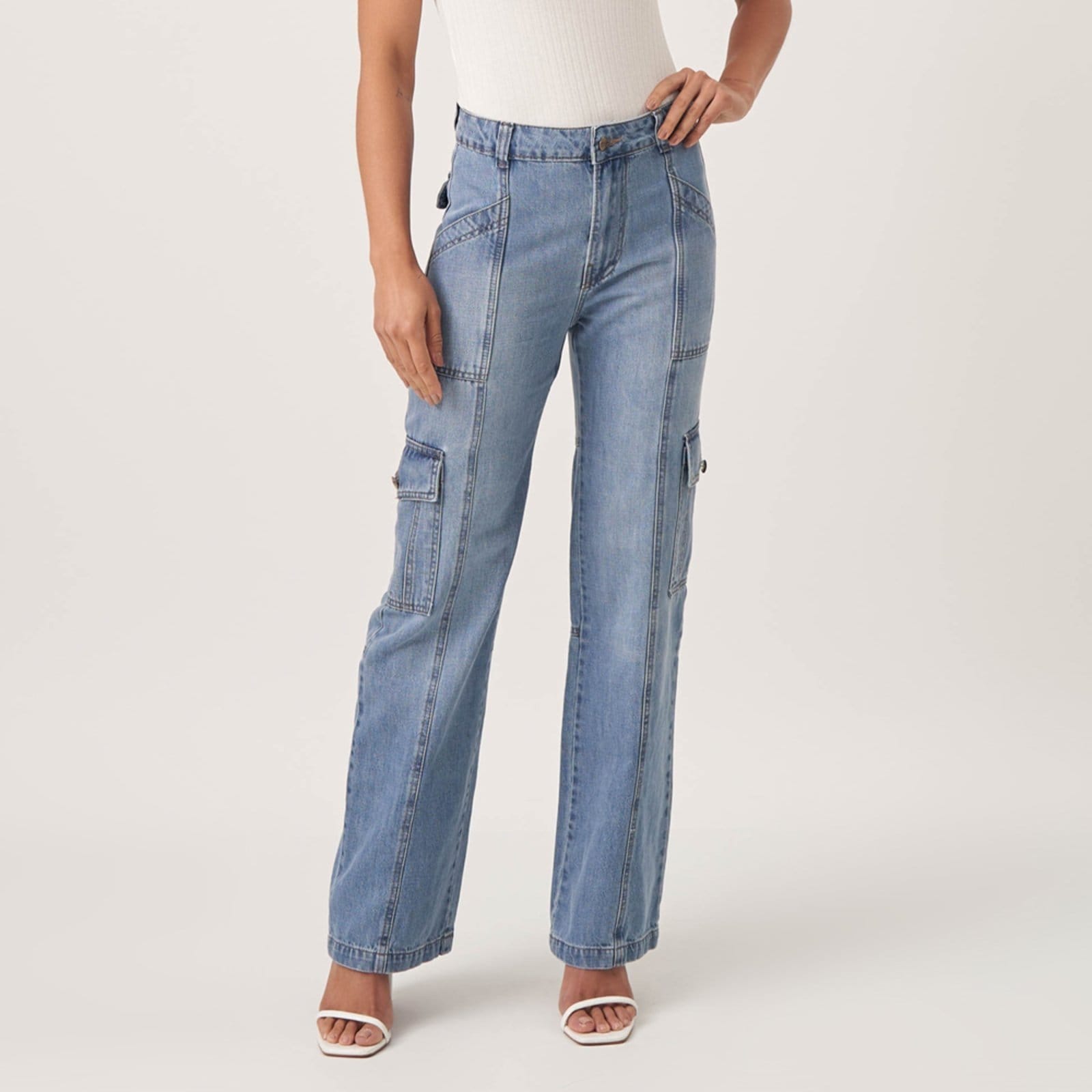 Vista principal Calça Jeans Wide Leg Recortes E Bolsos Cargo Bloom azul