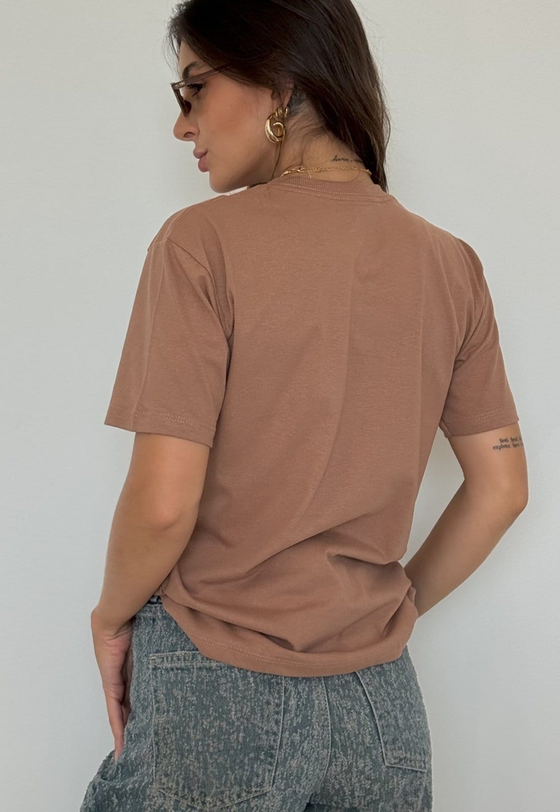 Vista 2 Camiseta Cianitas Claro Lisa Cianitas marrom