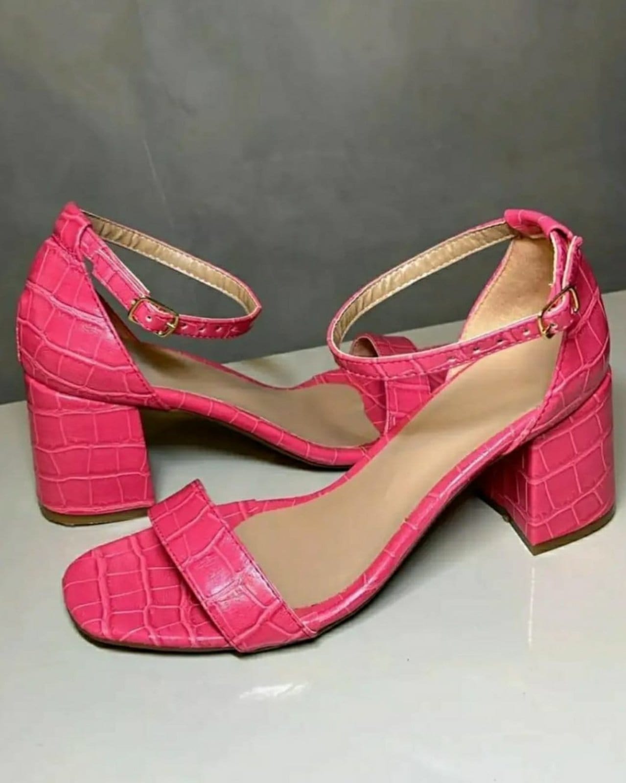 Sandália Delazari Salto Bloco Croco