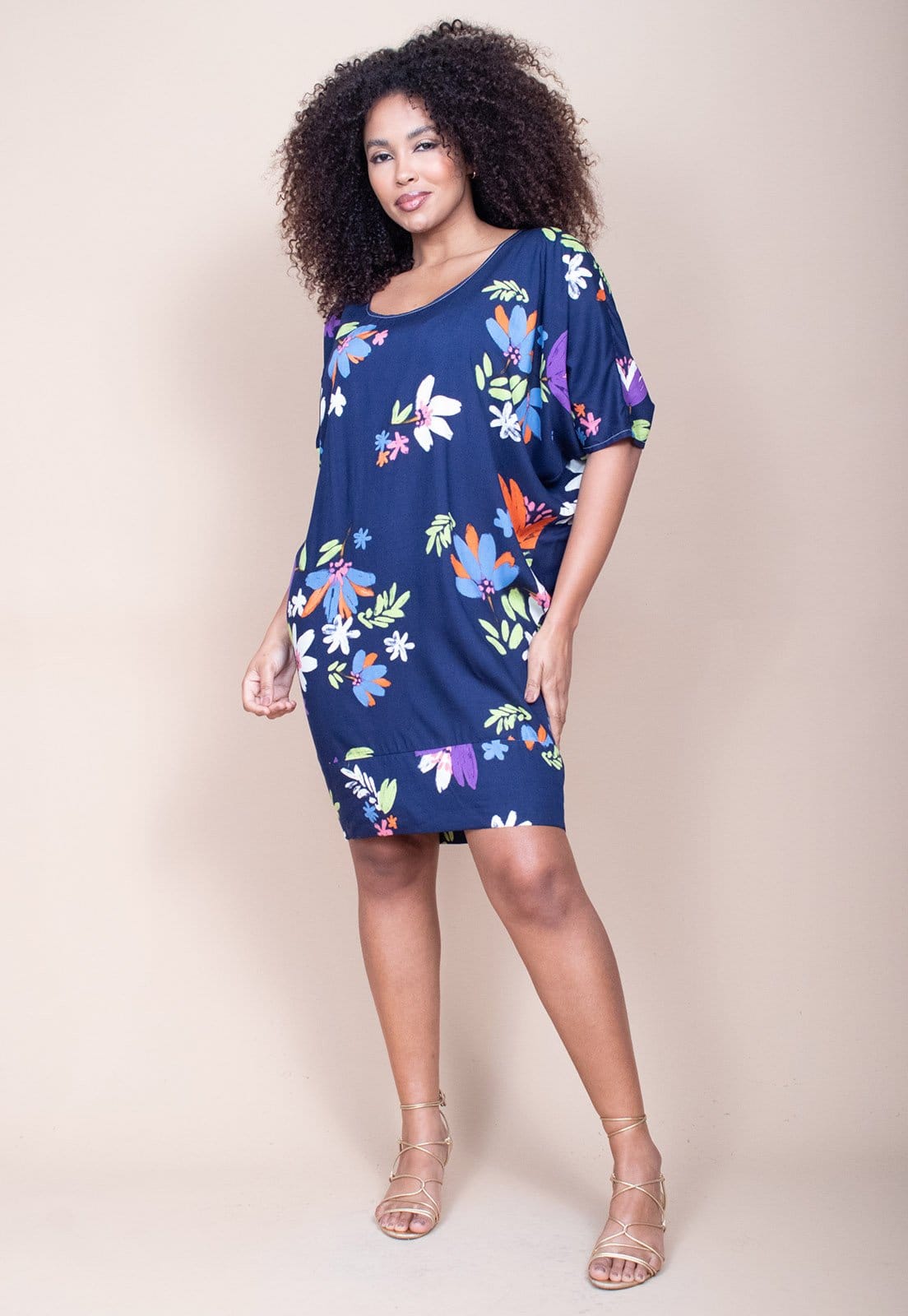 Vista principal Vestido Cabanafree Curto Morcego Estampa Festa das Flores Cabanafree amarelo/azul/estampado azul