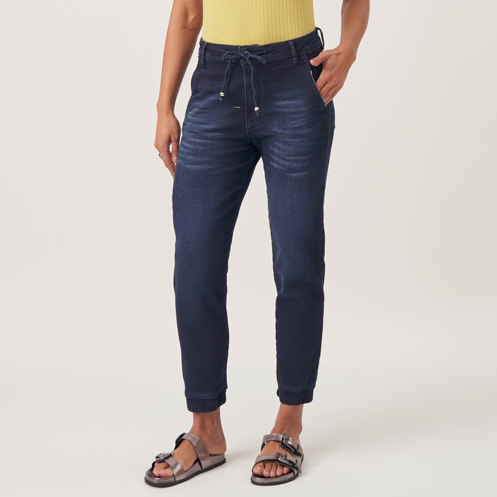 Vista principal Calça Jogger Jeans Confort Tipo Moletom Elastico Barra Azul Escuro Bloom azul marinho