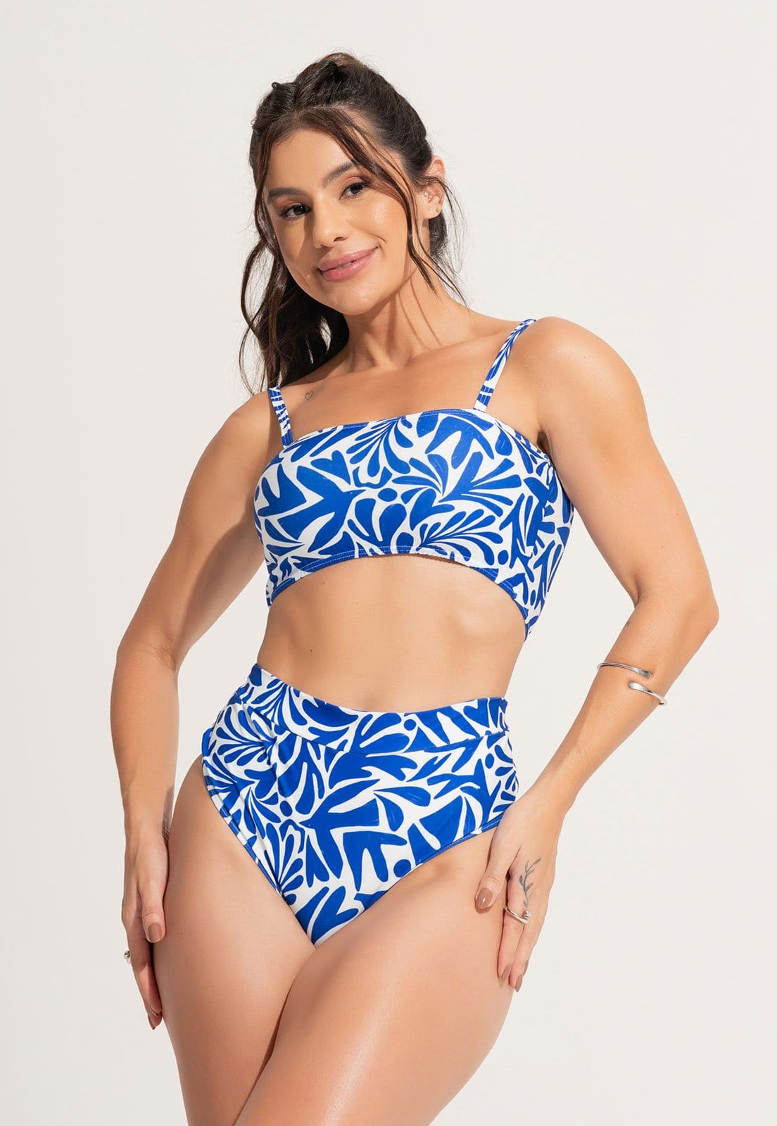 Vista 2 Biquíni MVB Modas Hot Pants Cintura Alta Top Faixa com Alça Santorini Mvb Modas azul/branco/estampado/multicolorido