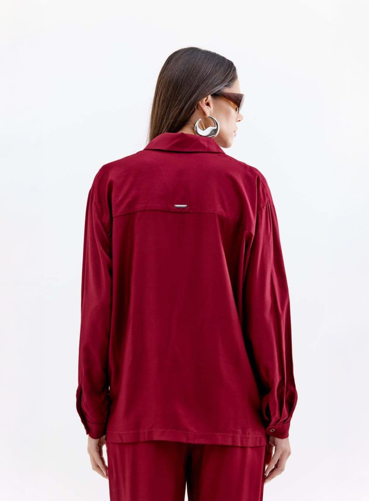 Vista 2 Camisa Oversize Elegância Triton Bordo Veludo Triton bordô