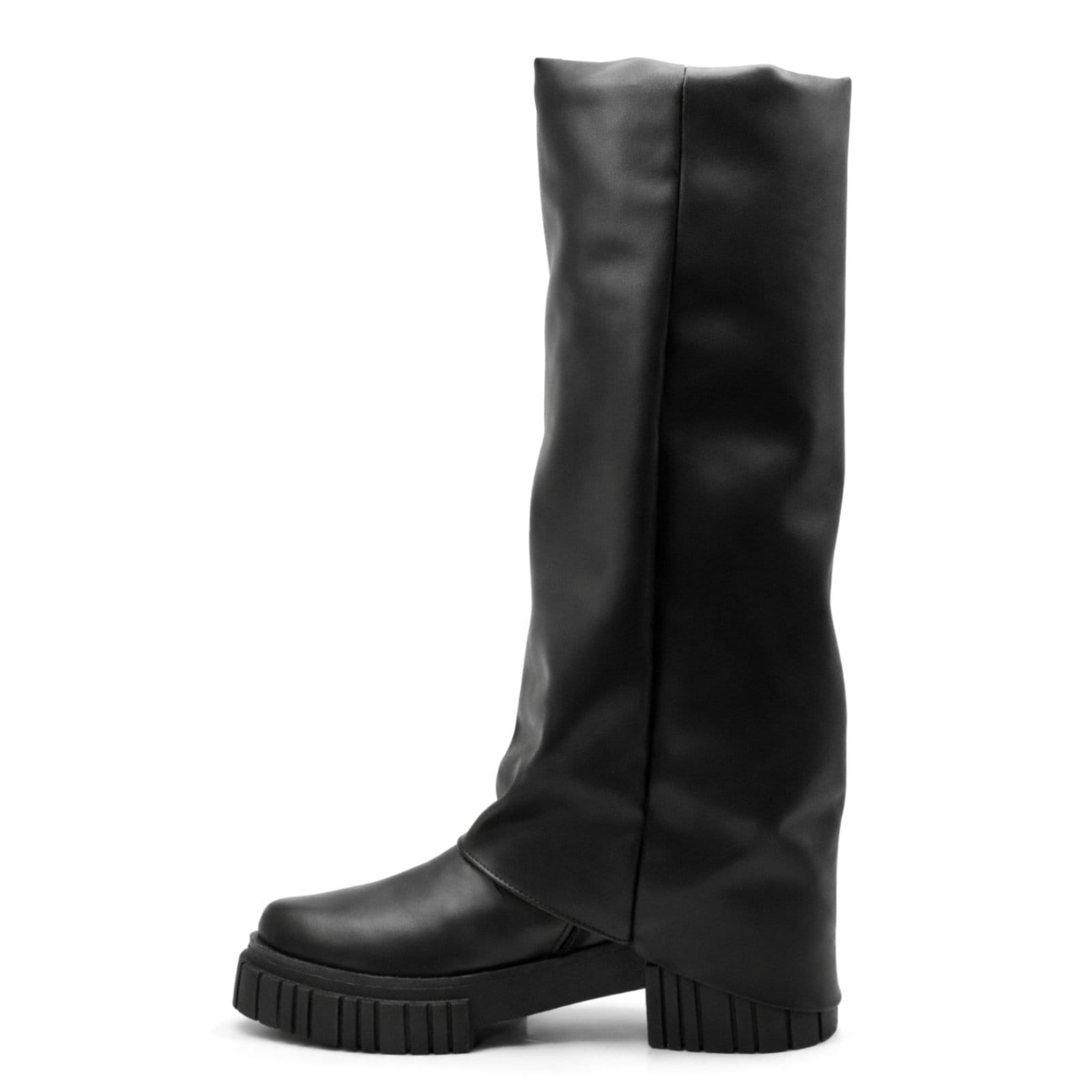 Vista 2 Bota Feminina Com Capa e Sola Tratorada Biker Urbano Chic Preta 23108 Flor da Pele preto