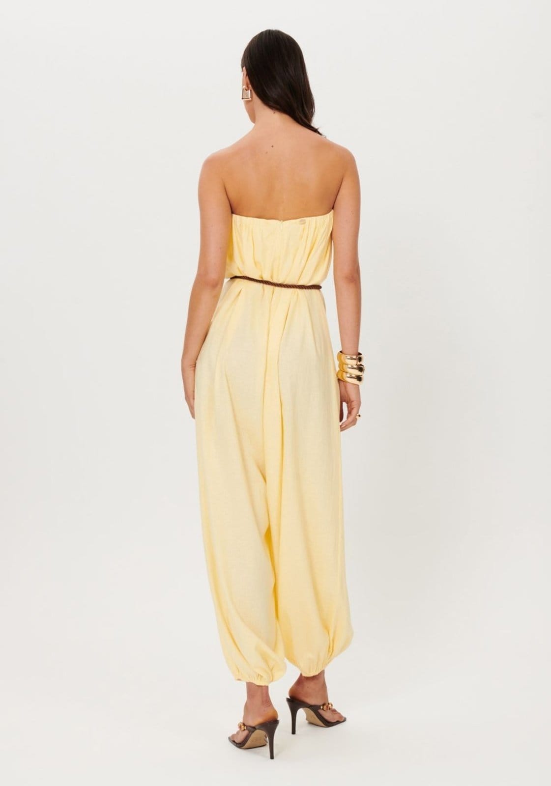 Vista 2 Macacão Sem Alças Com Linho Lança Perfume amarelo