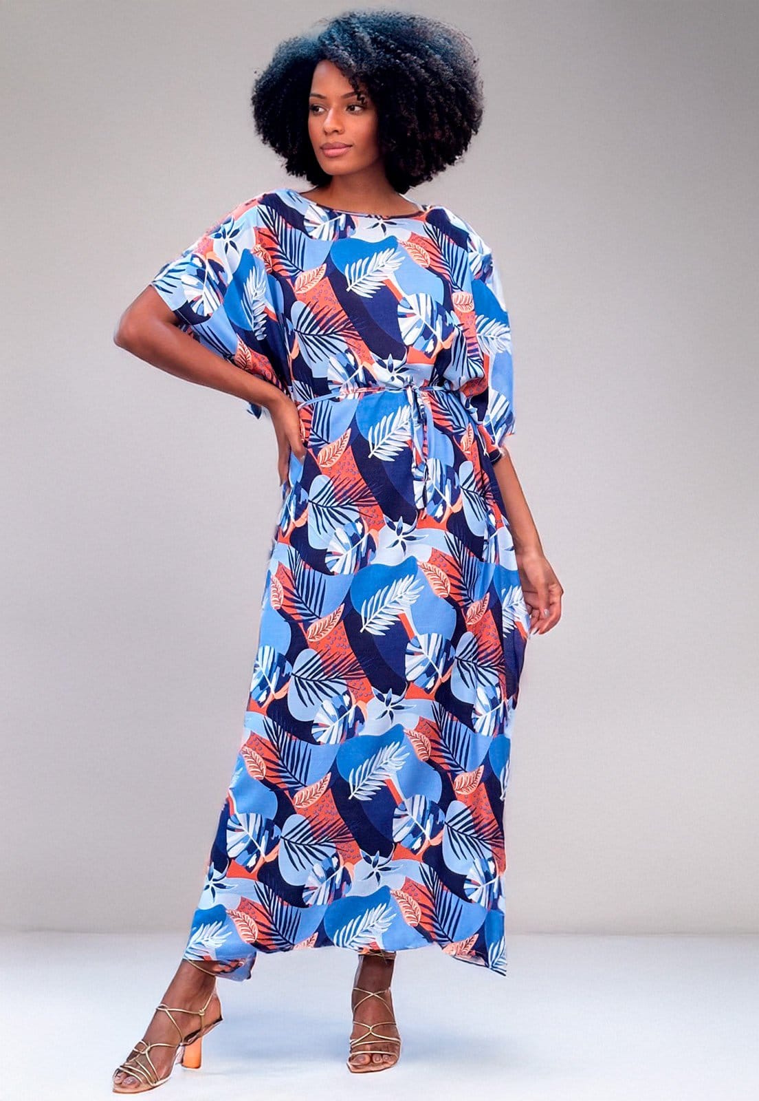 Vista 2 Vestido Amazonia Vital Kaftan Viscose Longo Estampa Jardim Celeste Amazonia Vital azul celeste