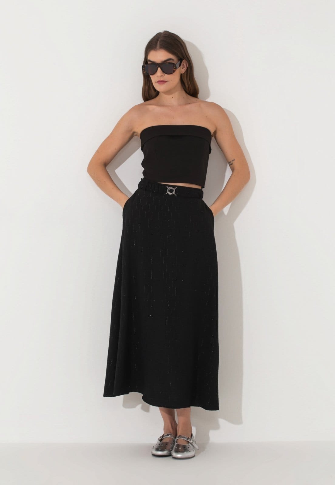 Vista 2 Saia Evasê Traymon Midi Com Cinto Traymon preto