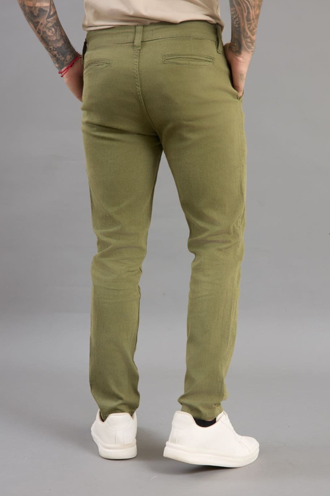 Vista 2 Calça Chino Masculina Em Sarja Com Bolsos Skinny Dialogo DIALOGO verde