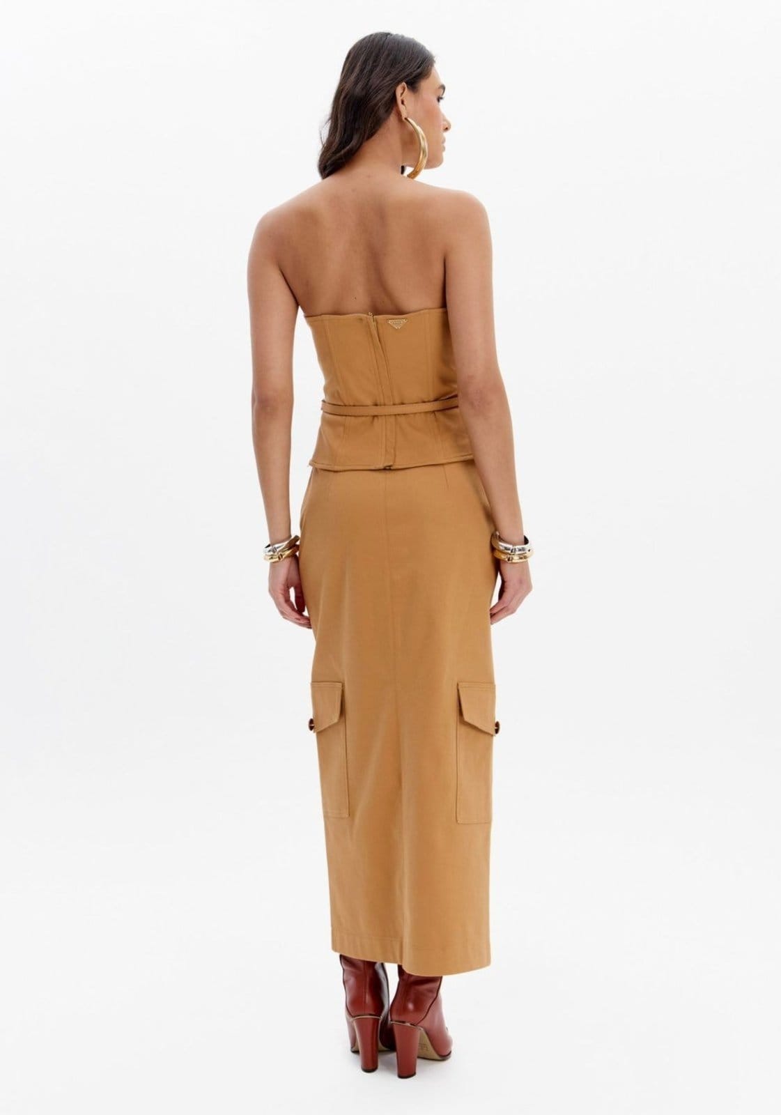 Vista 2 Saia Super Midi Cintura Alta Com Bolsos Lança Perfume marrom