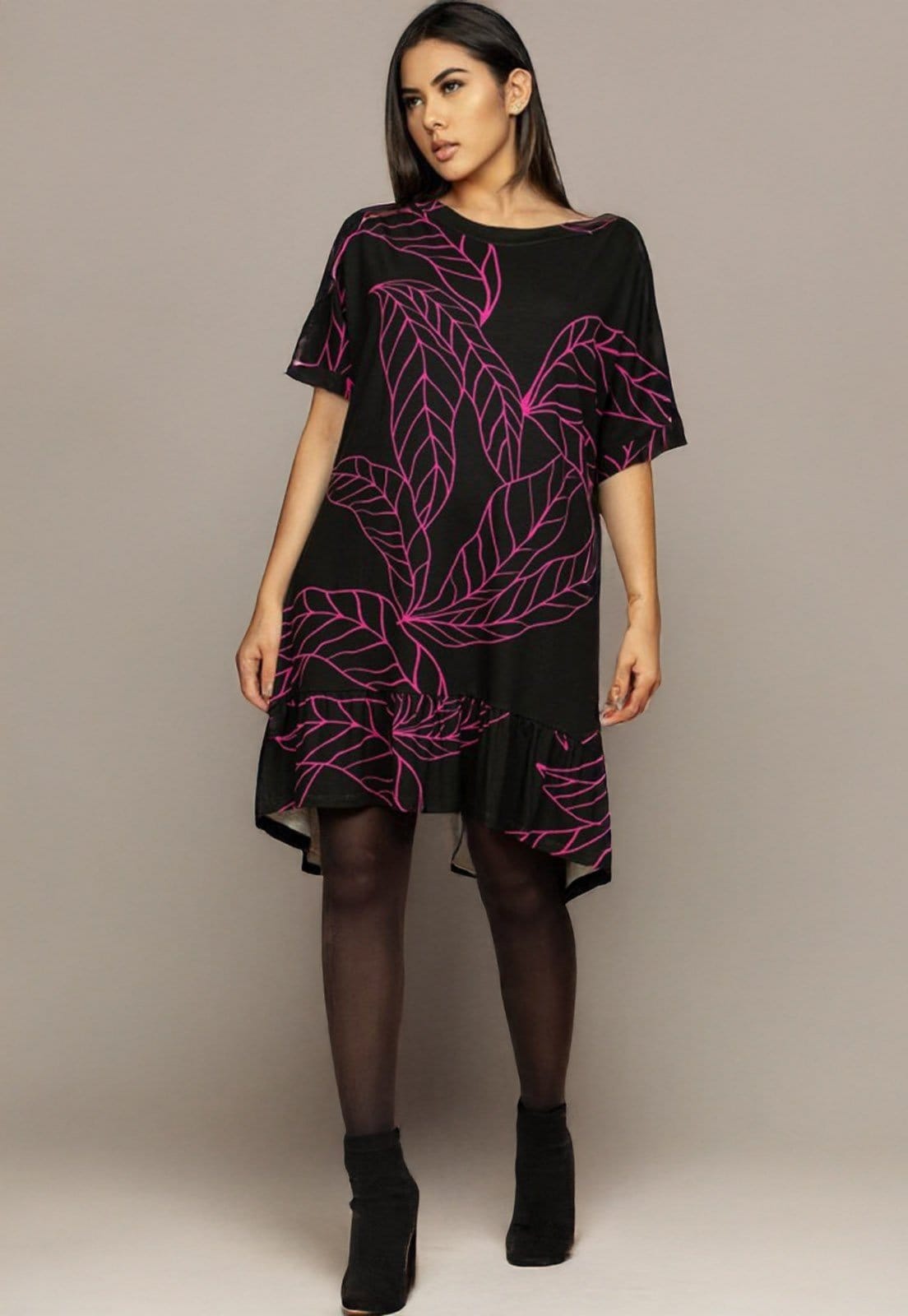 Vista 2 Vestido Cabanafree Curto Malha Mullet Amplo Babado Estampa Antúrios Lilás Cabanafree estampado/multicolorido/preto