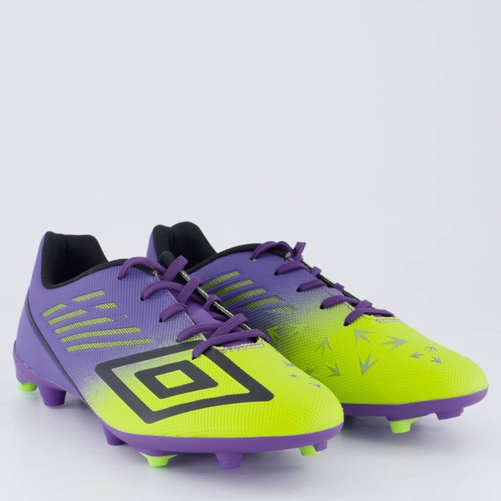 Vista 2 Chuteira Umbro Velocita Décimo Club Campo Roxa e Verde Umbro roxo verde