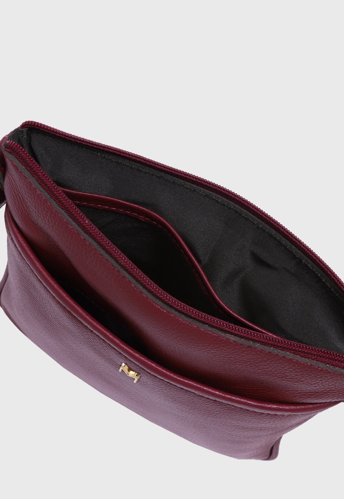 Vista 2 Bolsa Transversal Couro Mariart Cupuaçu Rubi Mariart bordô