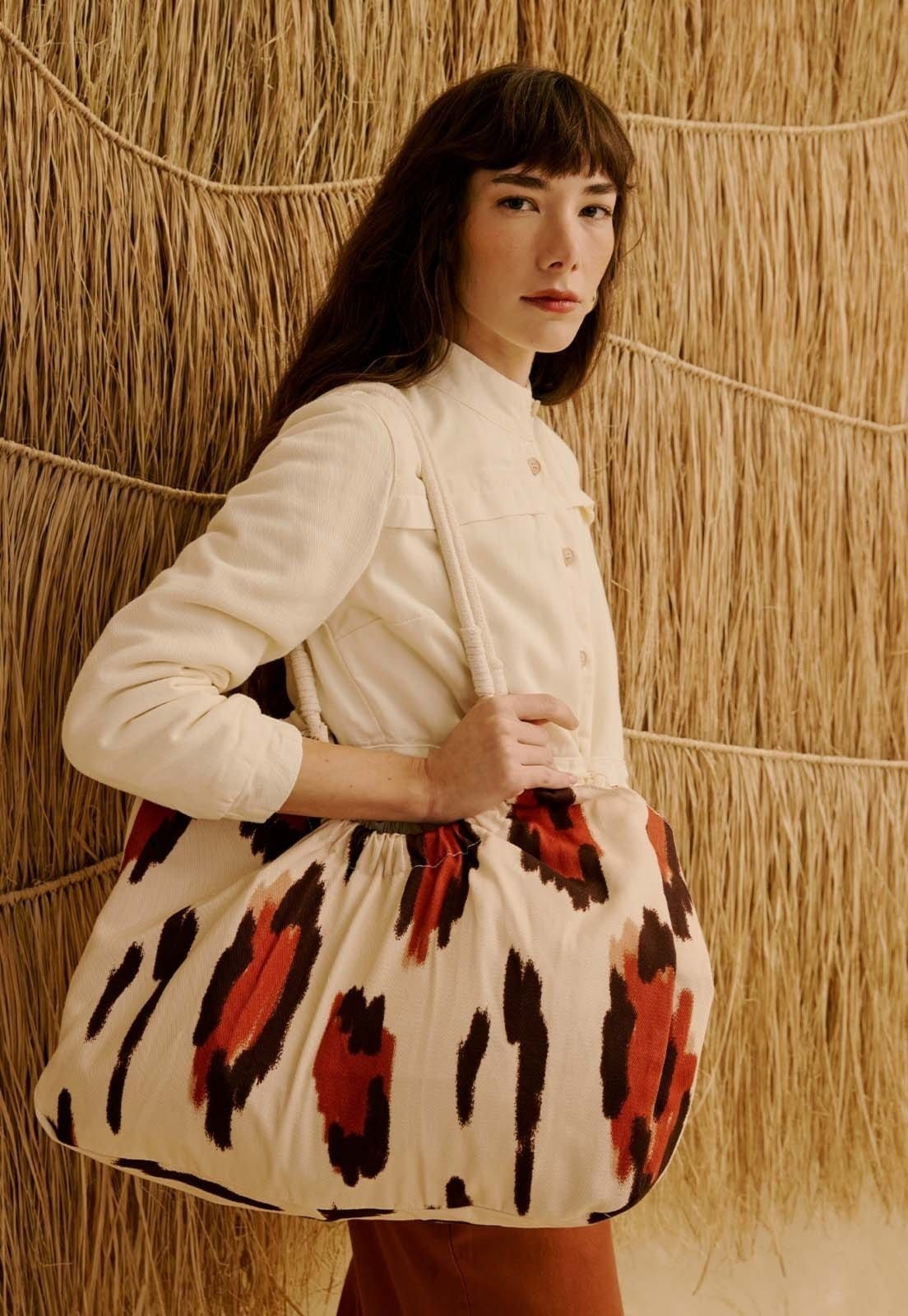 Vista principal Bolsa com Alça em Corda Estampada Chimu Off CaCay off-white