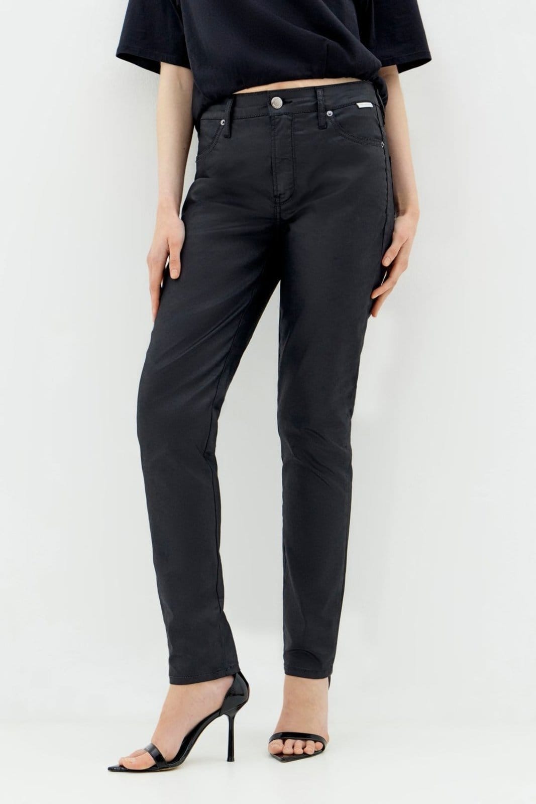 Vista 2 Calça Jeans Skinny Resinada Feminina Inblanche preto