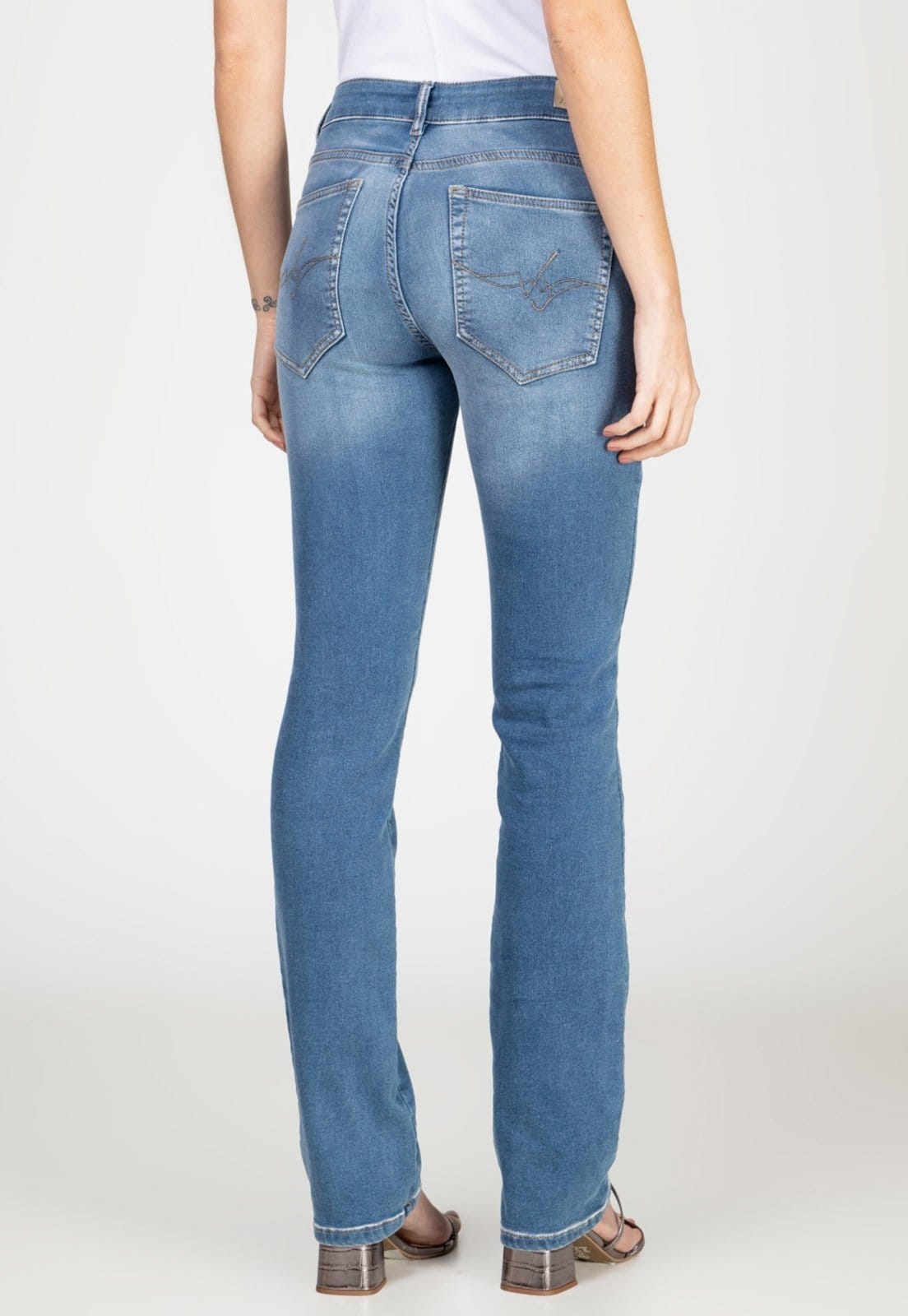 Vista 2 Calça Jeans tipo Moletom Bloom Reta Médio Bloom azul