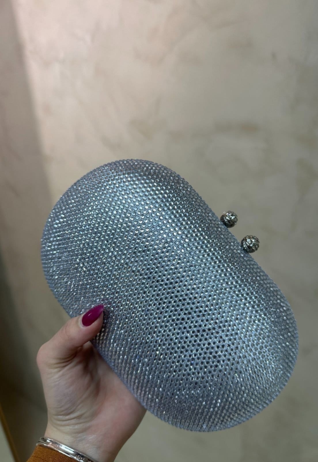 Vista 2 Bolsa Clutch Aplicações Cravejada Festa Casamento Madrinhas Premium Elegante Cia do Vestido prata