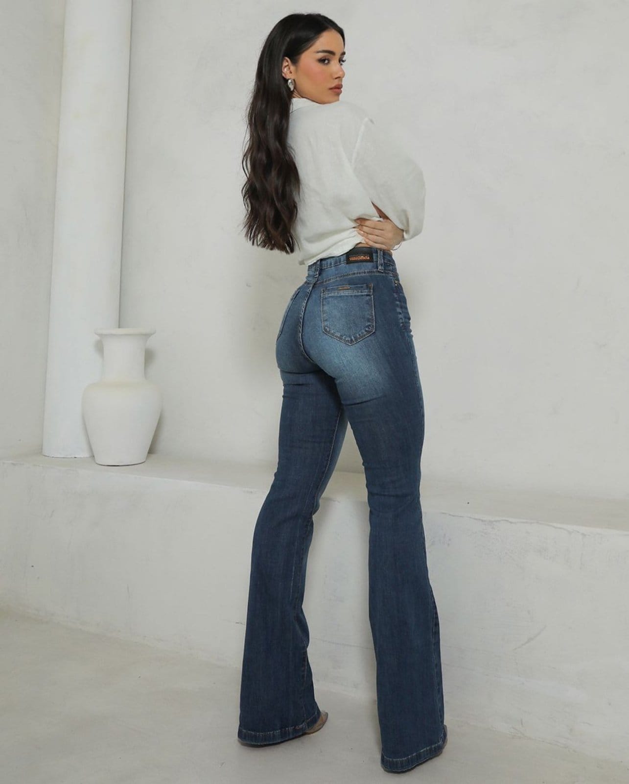 Vista 2 Calça Flare Feminina Cintura Alta 25025 Escura Consciência jeans