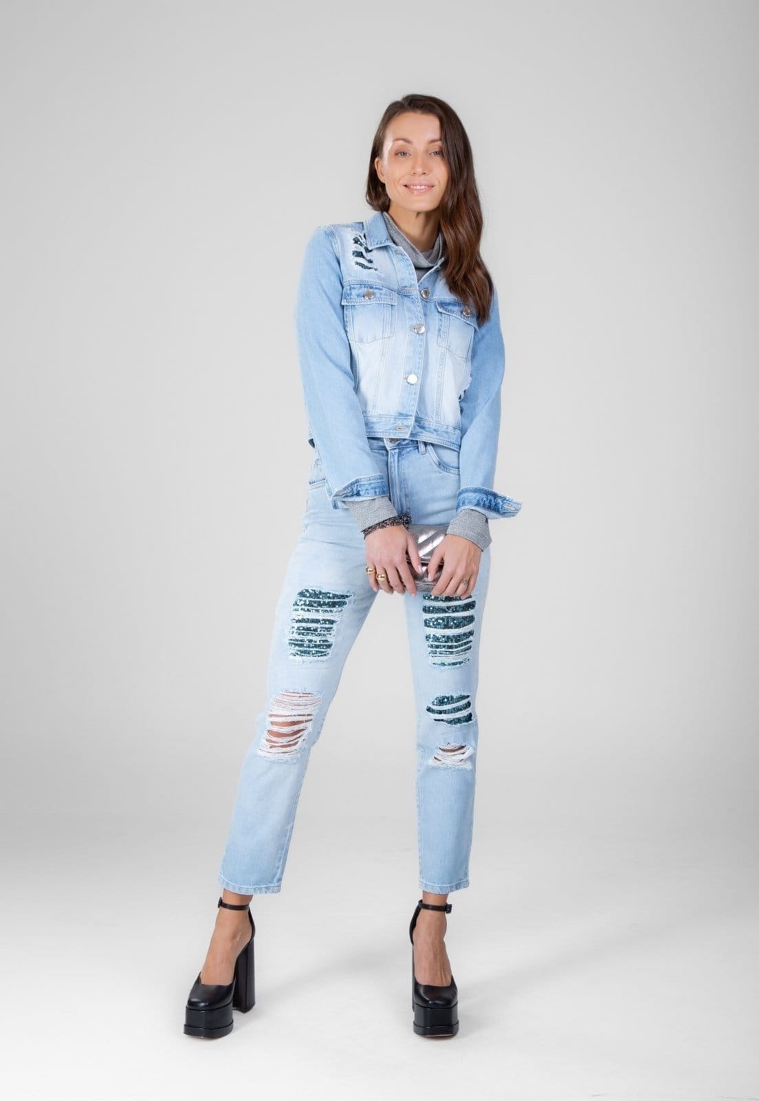 Calça Traymon Mom Com Apliques Delavê