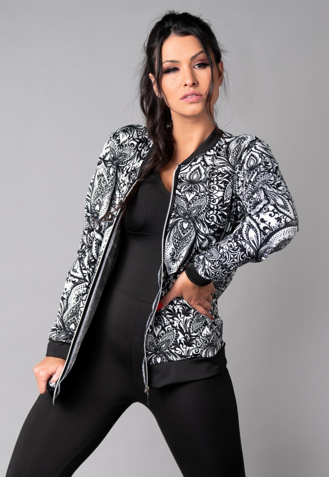 Vista principal Casaco MVB Modas Jaqueta Bomber Suplex Estampado Mandala Mvb Modas branco