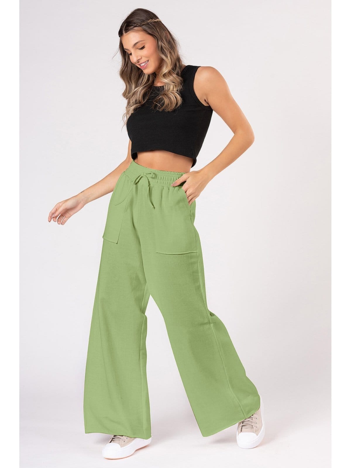Vista 2 Calça Moletinho Wide Leg Val Verde Pistache Meu Jeans verde oliva