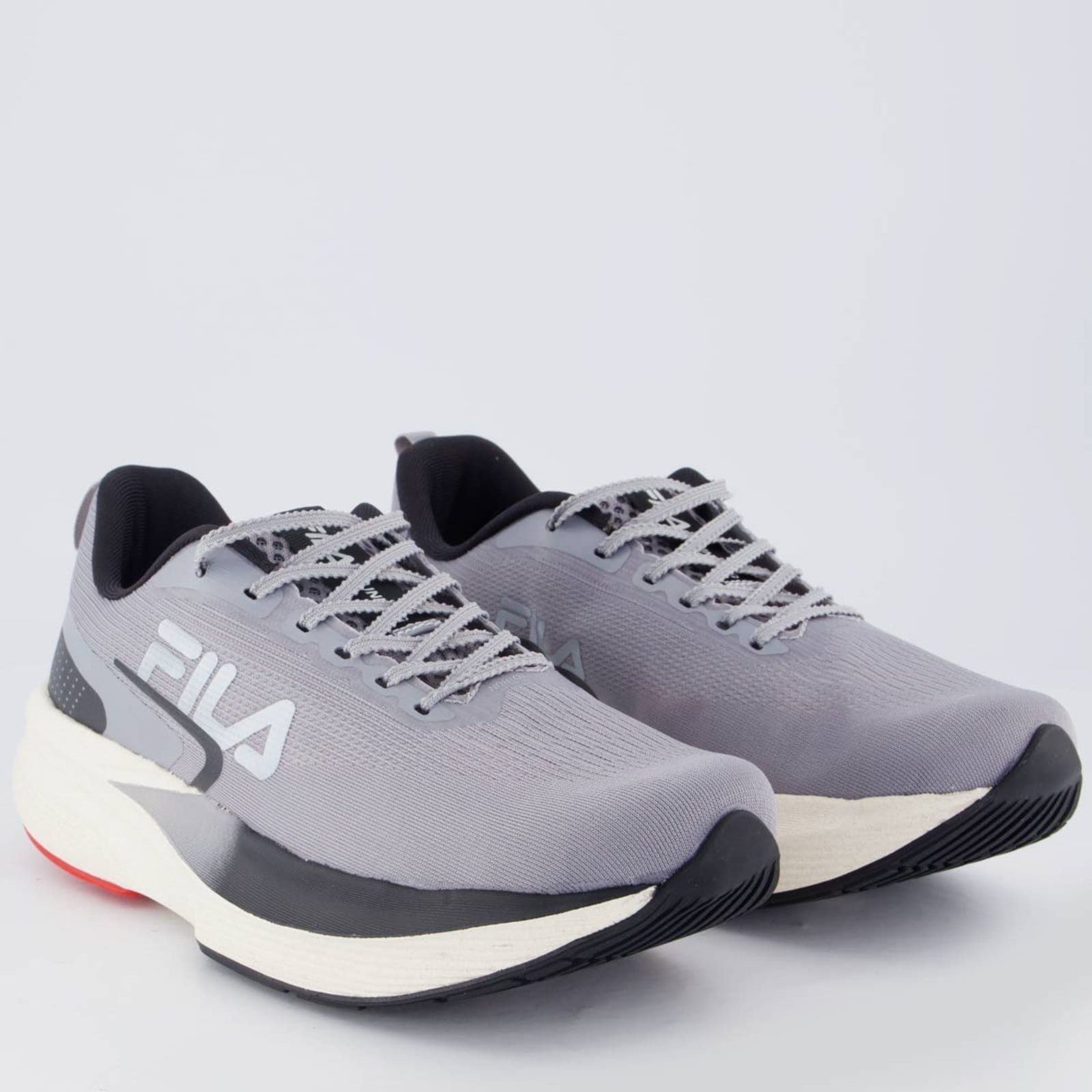 Vista 2 Tênis Fila Racer Fastpace e Preto Fila cinza