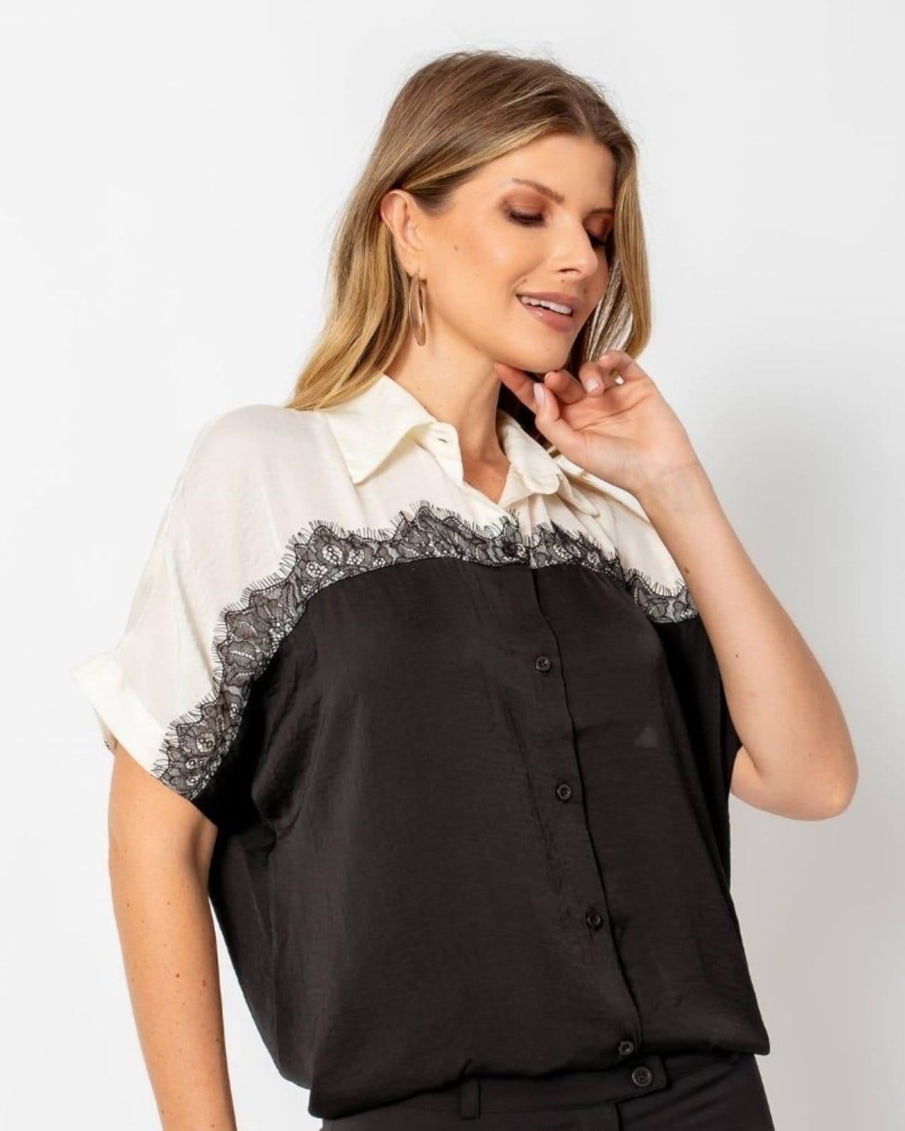 CAMISA ACETINADA COM RENDA CREME - 2