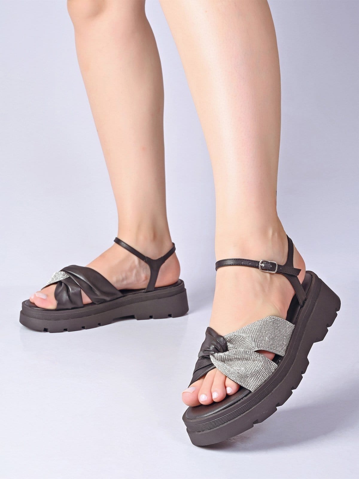 Sandália Papete Brilhante Salook Solado Tratorado