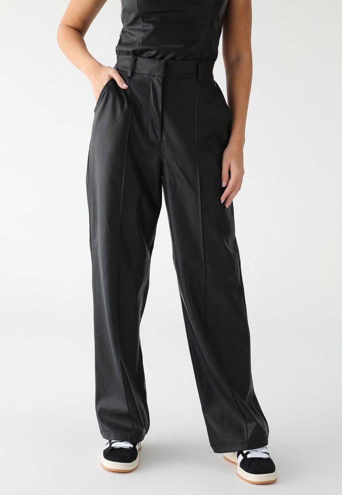 Calça TOPSHOP Wide Leg Resinada Preta