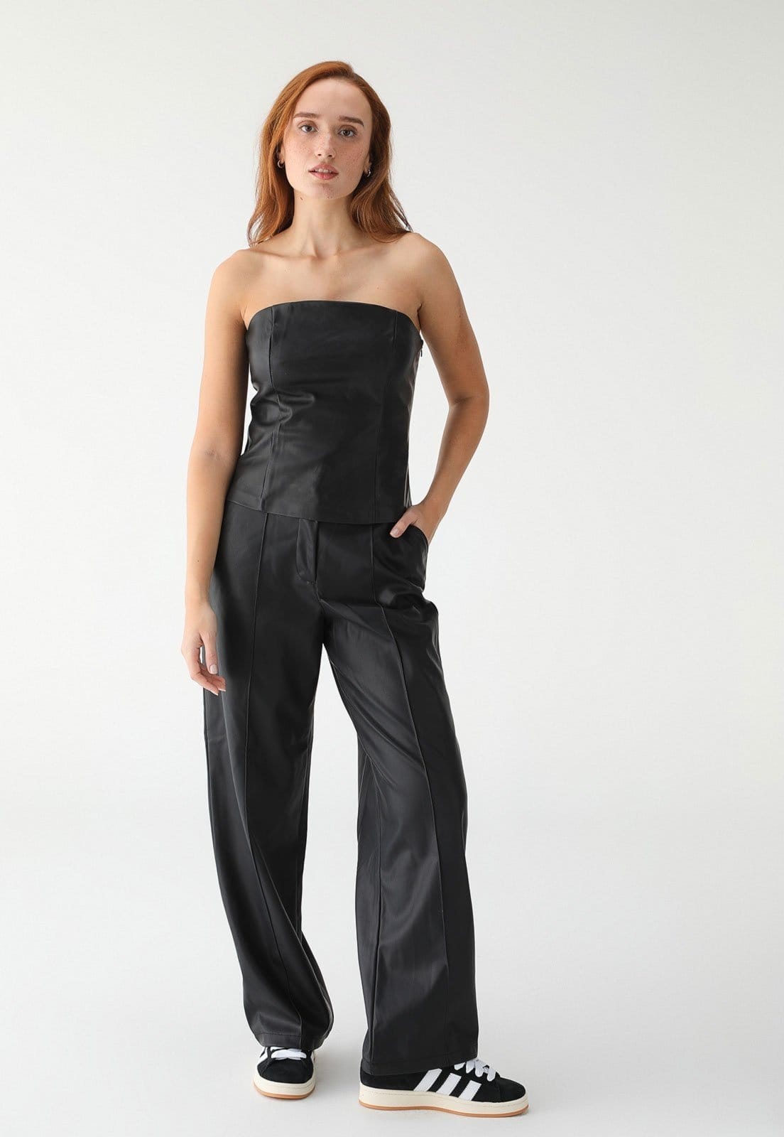 Vista 2 Calça TOPSHOP Wide Leg Resinada Preta Topshop preto