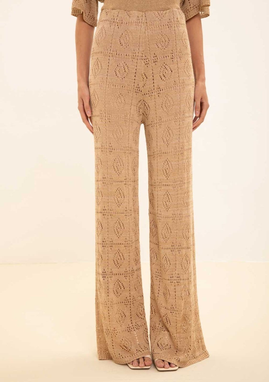 Vista 2 Calça Maria Valentina Flare Alta Maria Valentina dourado