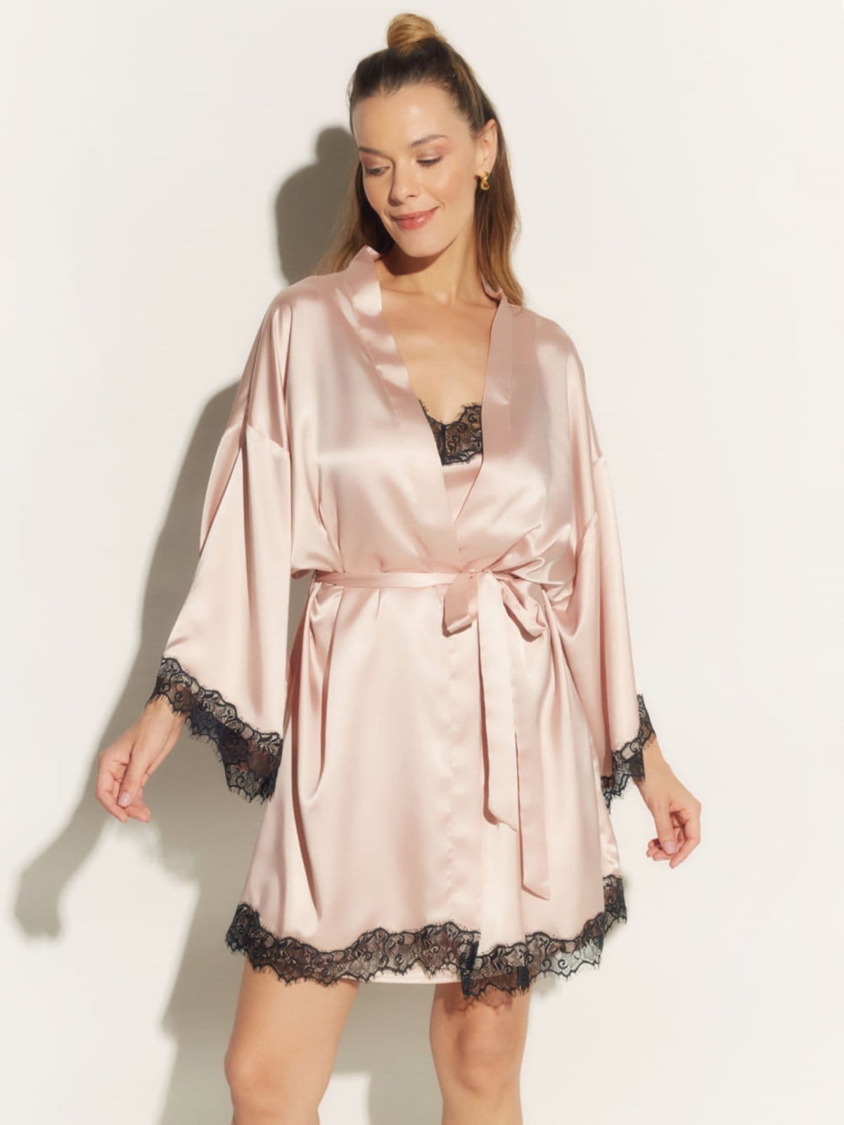 Robe Manga Curta Cetim Renda Angelina Nude