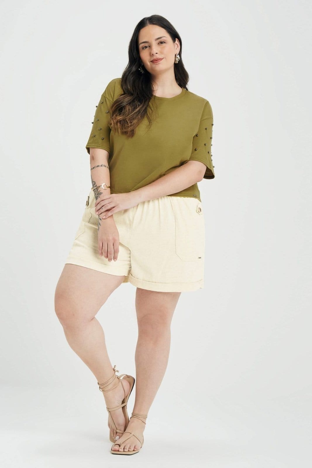 Vista 2 Short Feminino Linho Com Bolsos Marialícia Marialícia bege