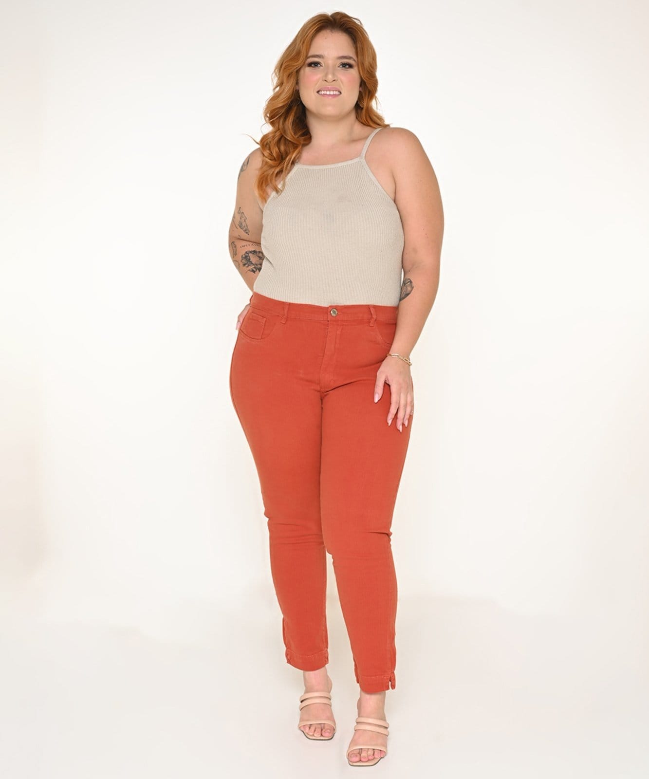 Vista principal Calça Feminina Sarja Plus Skinny Ocre Razon Jeans laranja ocre