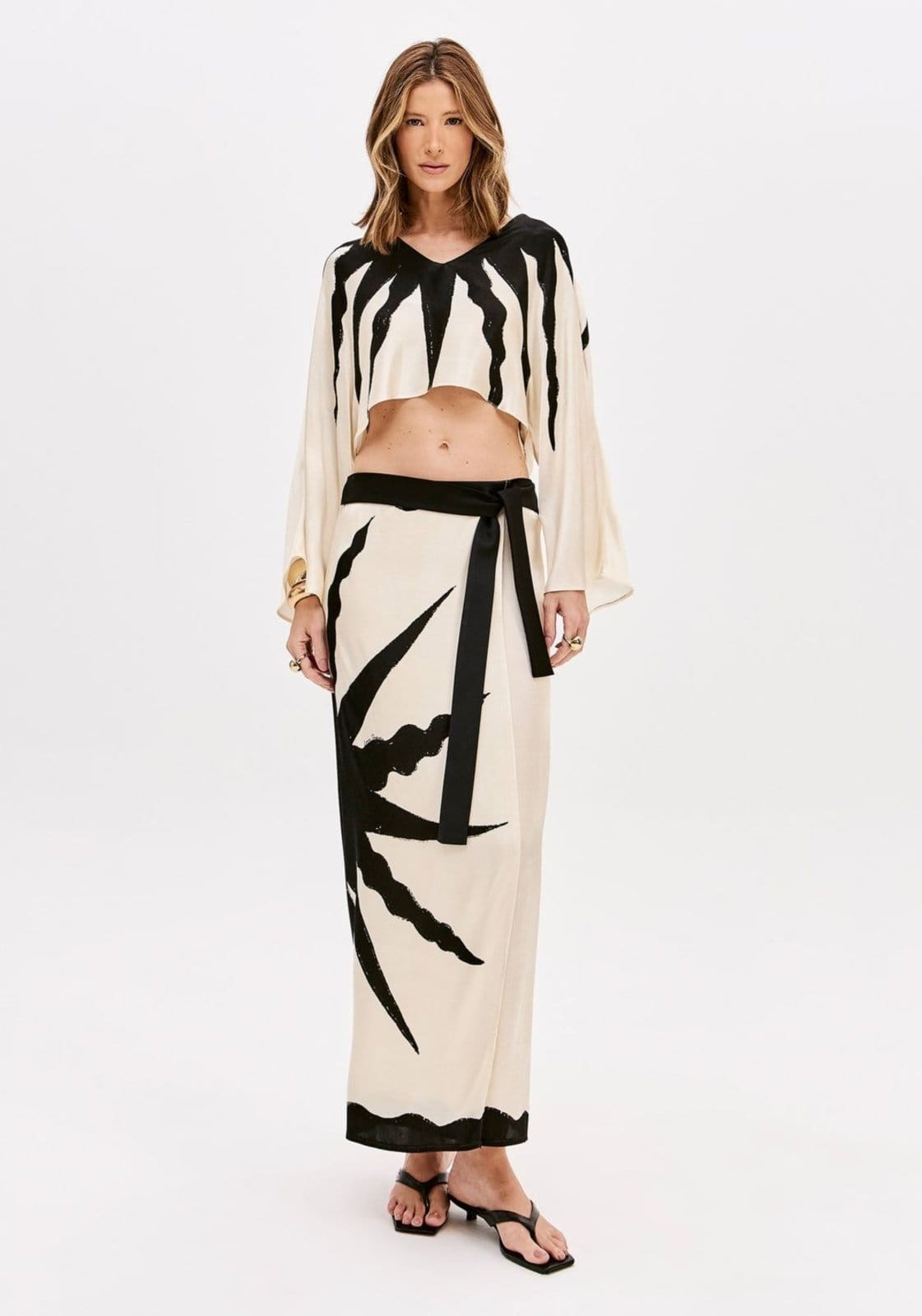 Vista principal Saia Pareô Super Midi Estampada Lança Perfume bege