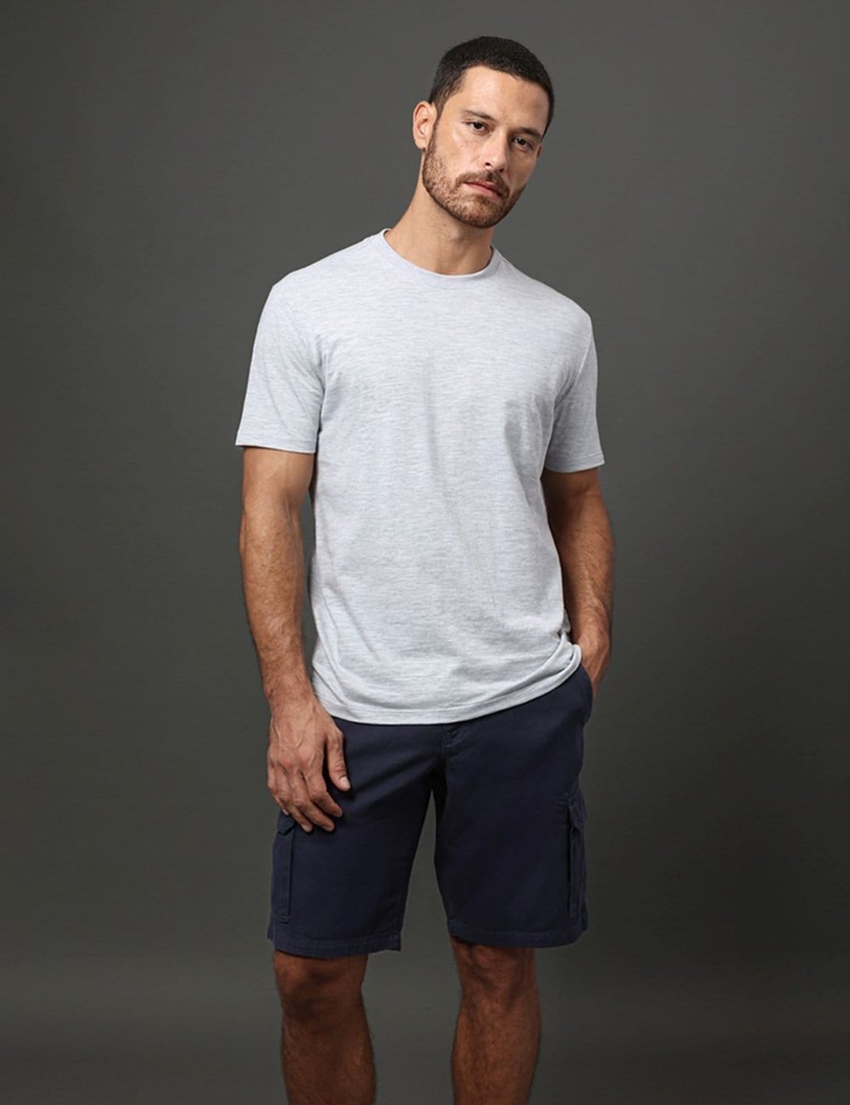 Vista 2 Bermuda Masculina Color Cargo Calvin Klein Jeans - Marinho Calvin Klein Jeans azul marinho