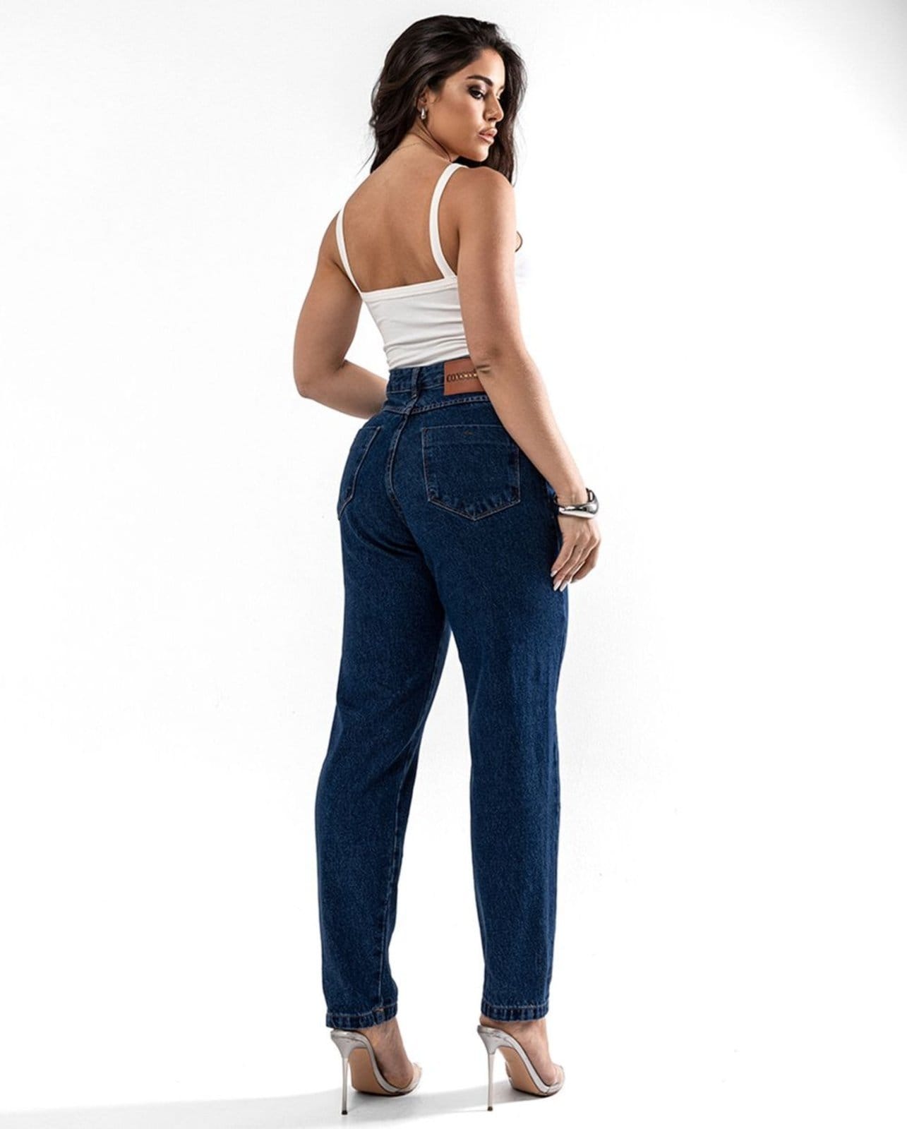 Vista 2 Calça Mom Feminina Cintura Alta Algodão 00101 Escura Consciência jeans