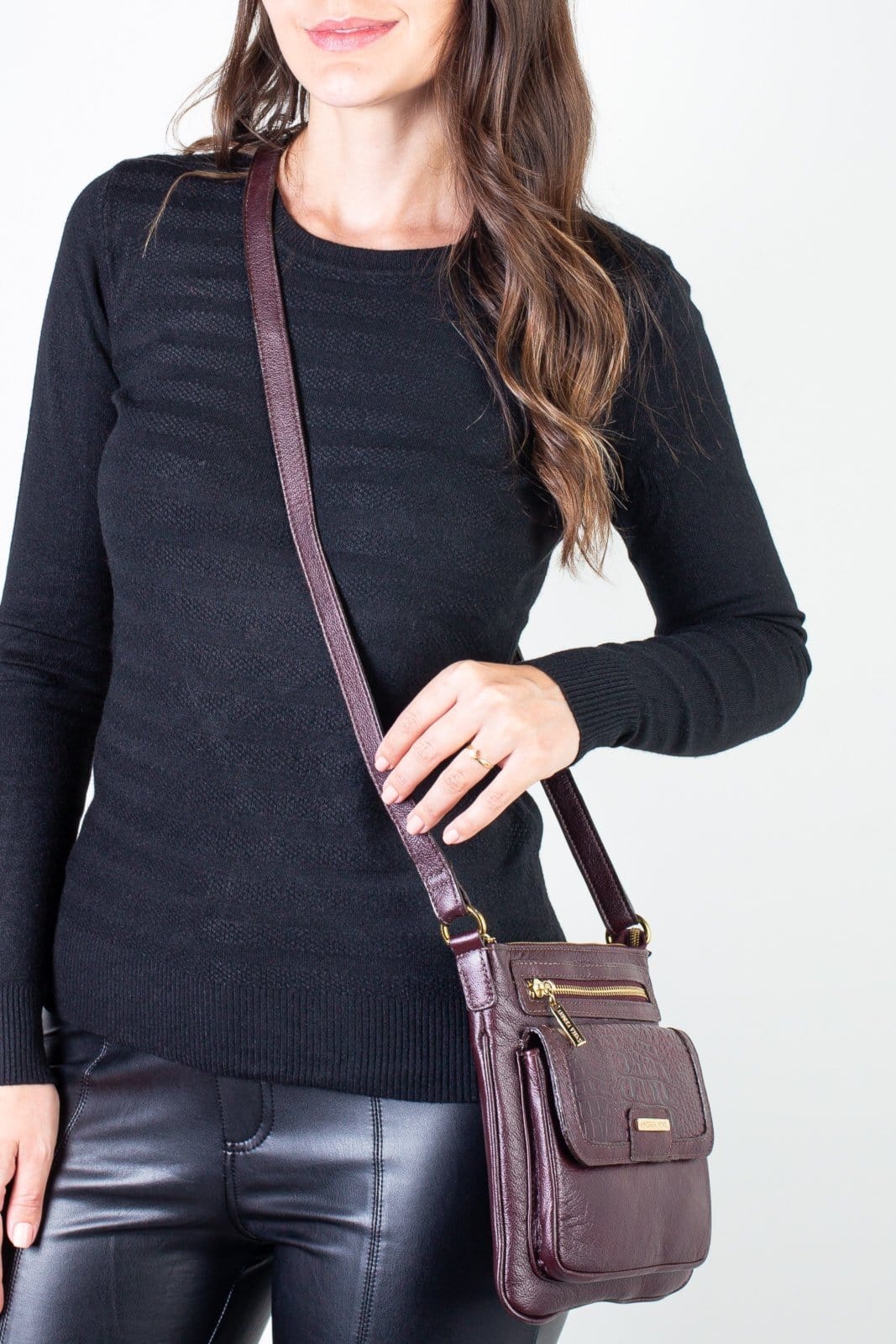 Vista 2 Bolsa pequena transversal em couro liso Emma - Marsala Andrea Vinci vermelho