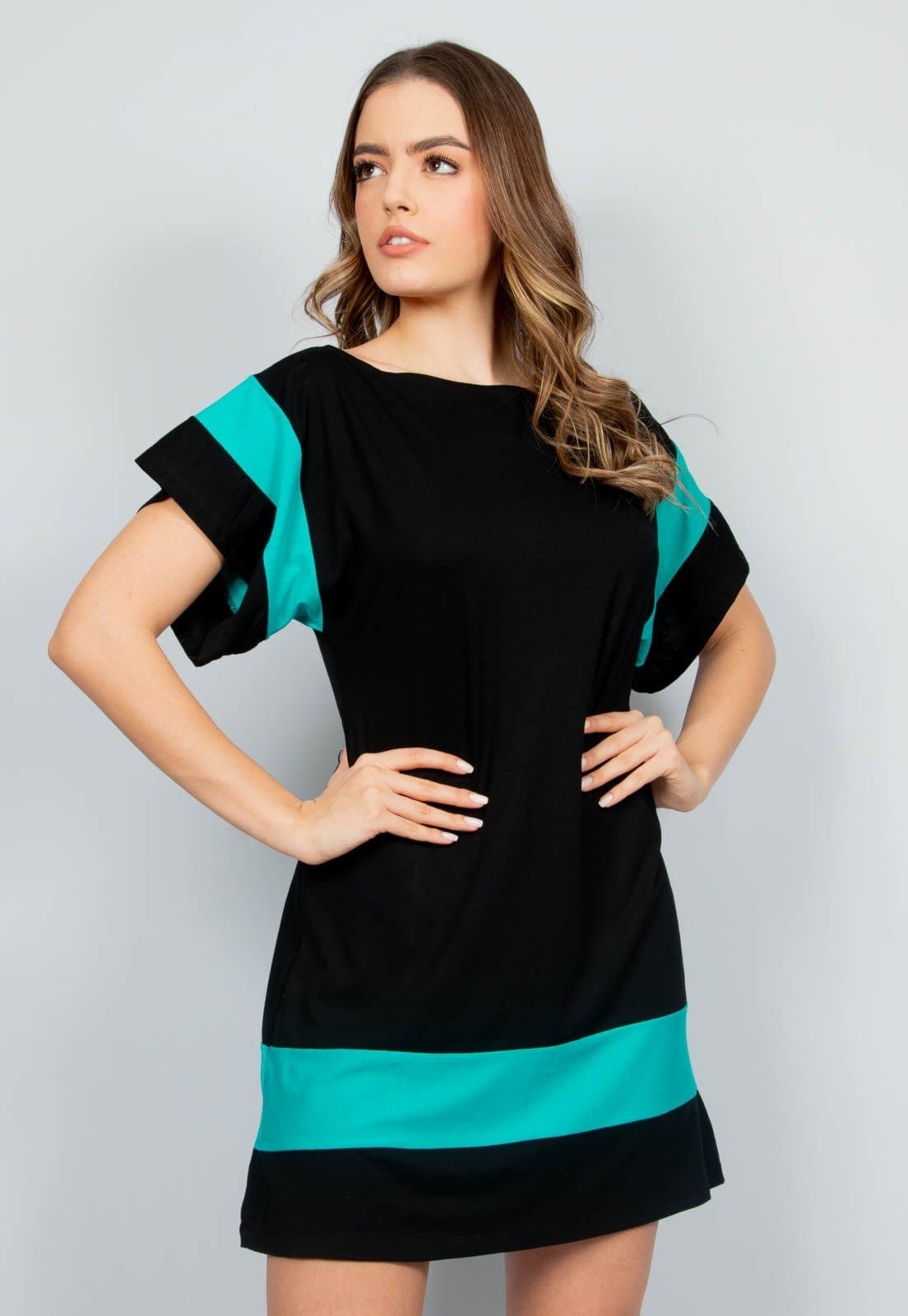 Vista 2 Vestido Viscolycra Maria Paes Curto Preto e Maria Paes verde