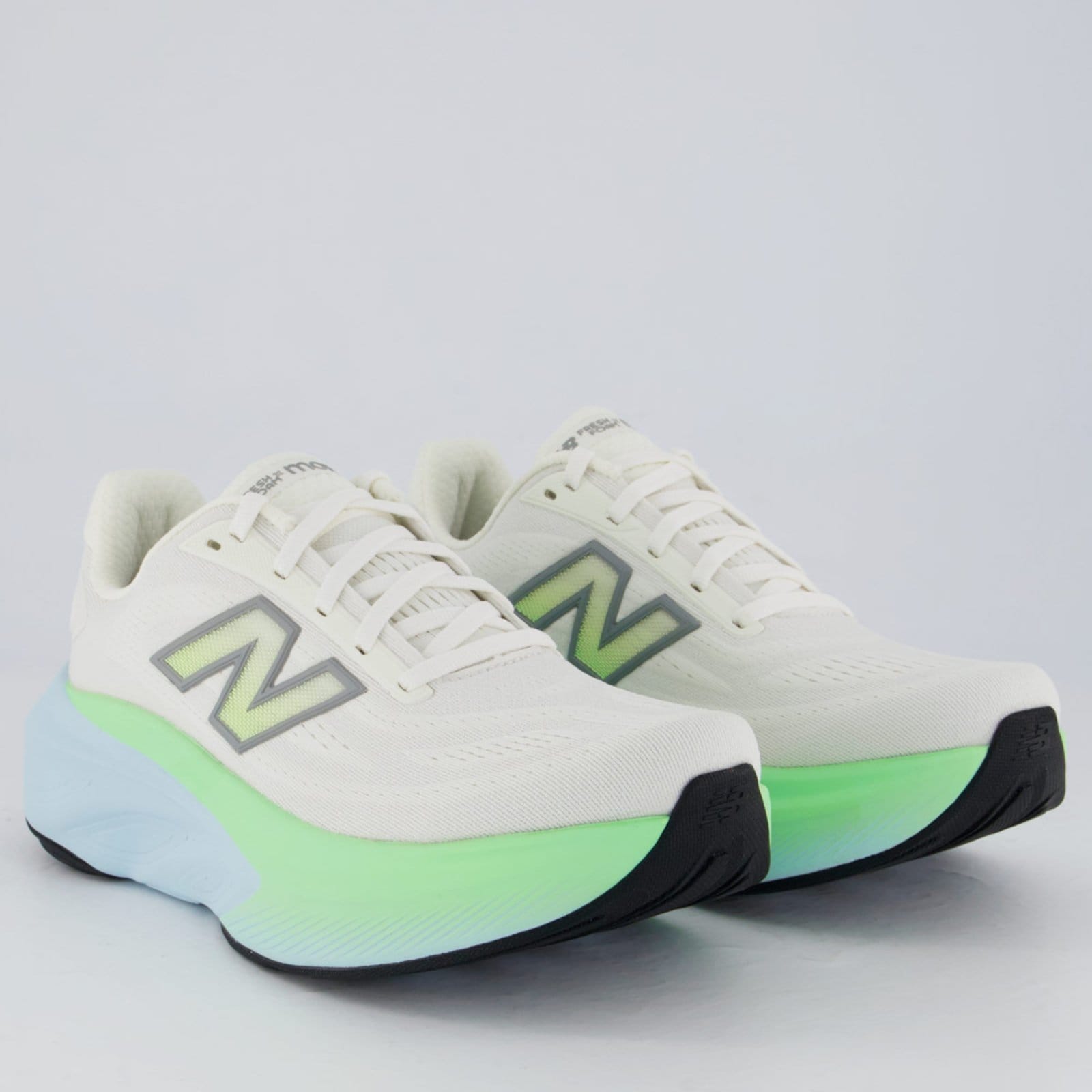 Vista 2 Tênis New Balance Fresh Foam X More V6 Feminino Off White e Verde New Balance branco white