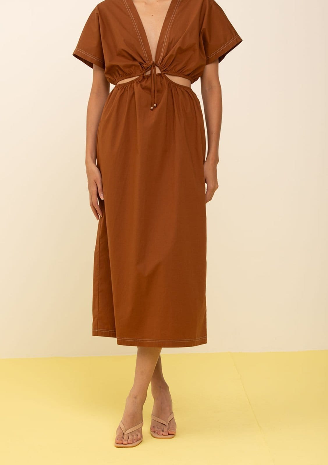 Vista 2 Vestido Zinco Solto Decote Canoa Manga 3 Quartos Midi Zinco marrom