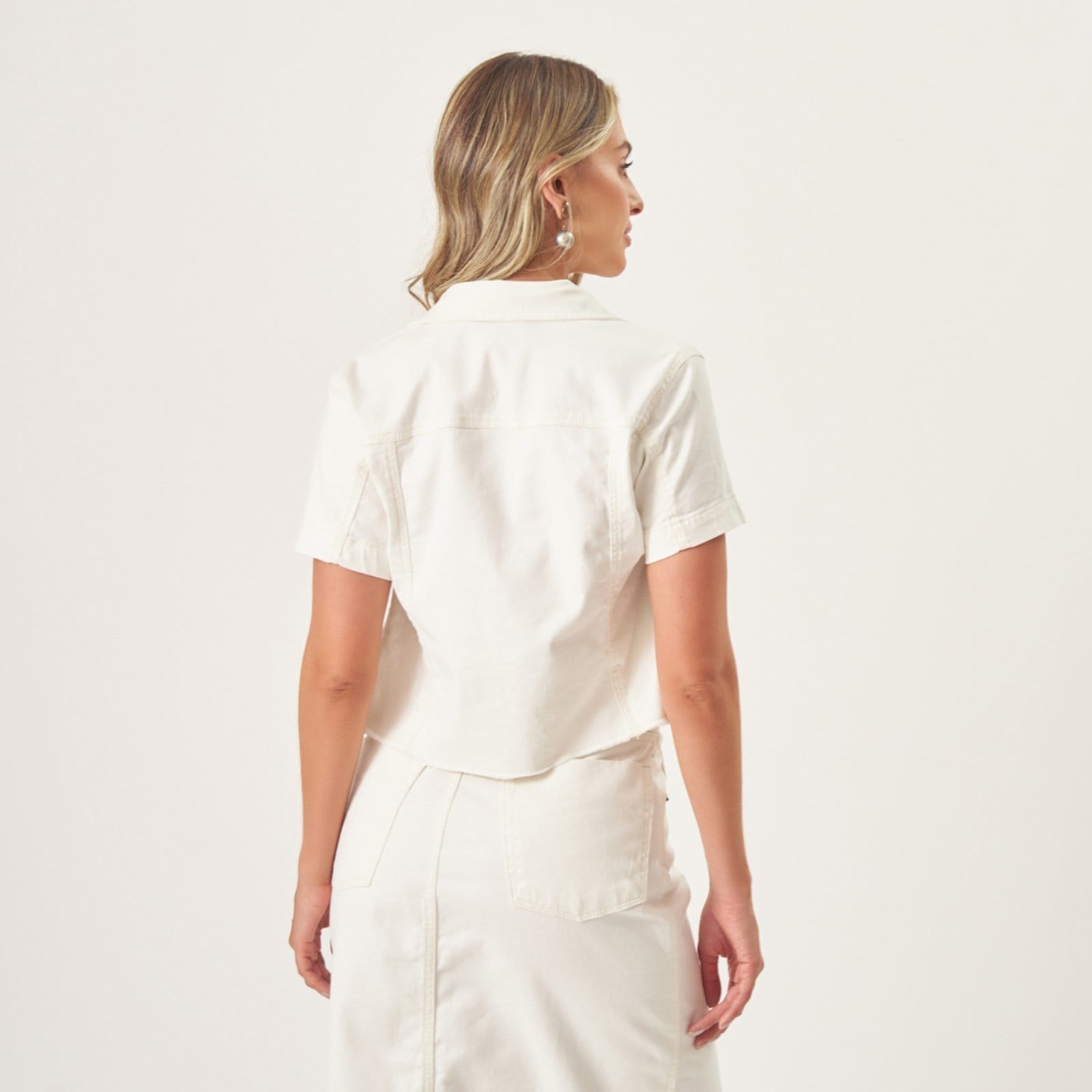 Vista 2 Jaqueta Camisa Jeans Color Confort Manga Curta Cru Bloom branco