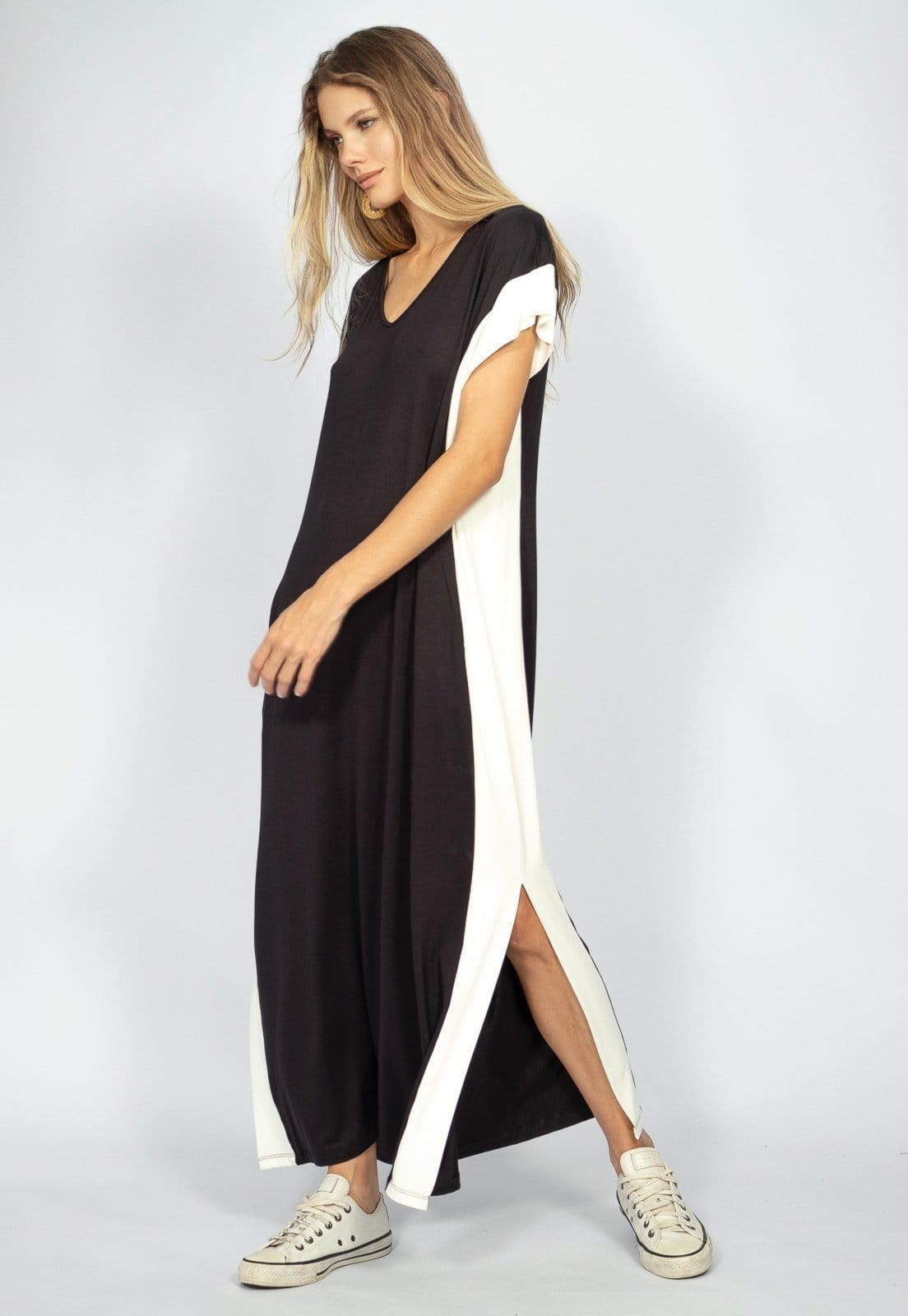 Vista 2 Vestido Bicolor Nheengatu Malha e o Amazonia Vital branco/multicolorido/preto