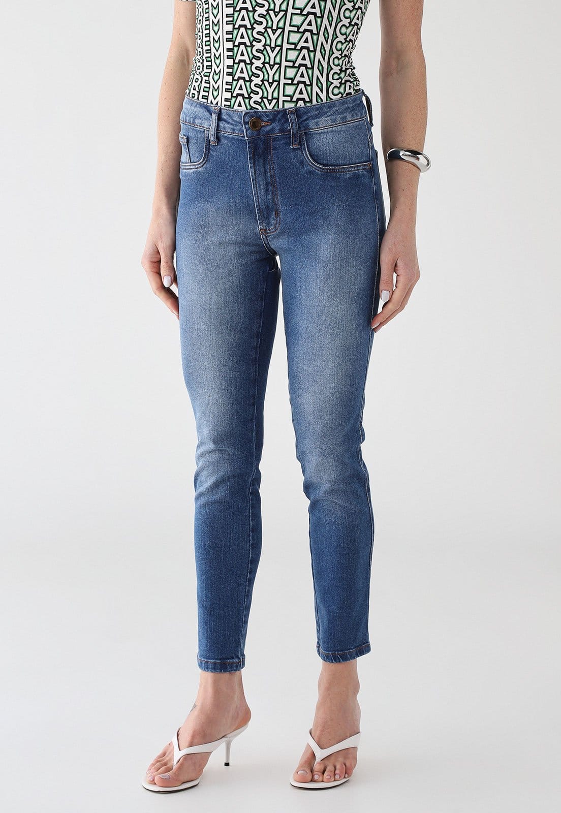 Vista principal Calça Feminina Lança Perfume Diana Skinny Ankle High Lança Perfume azul